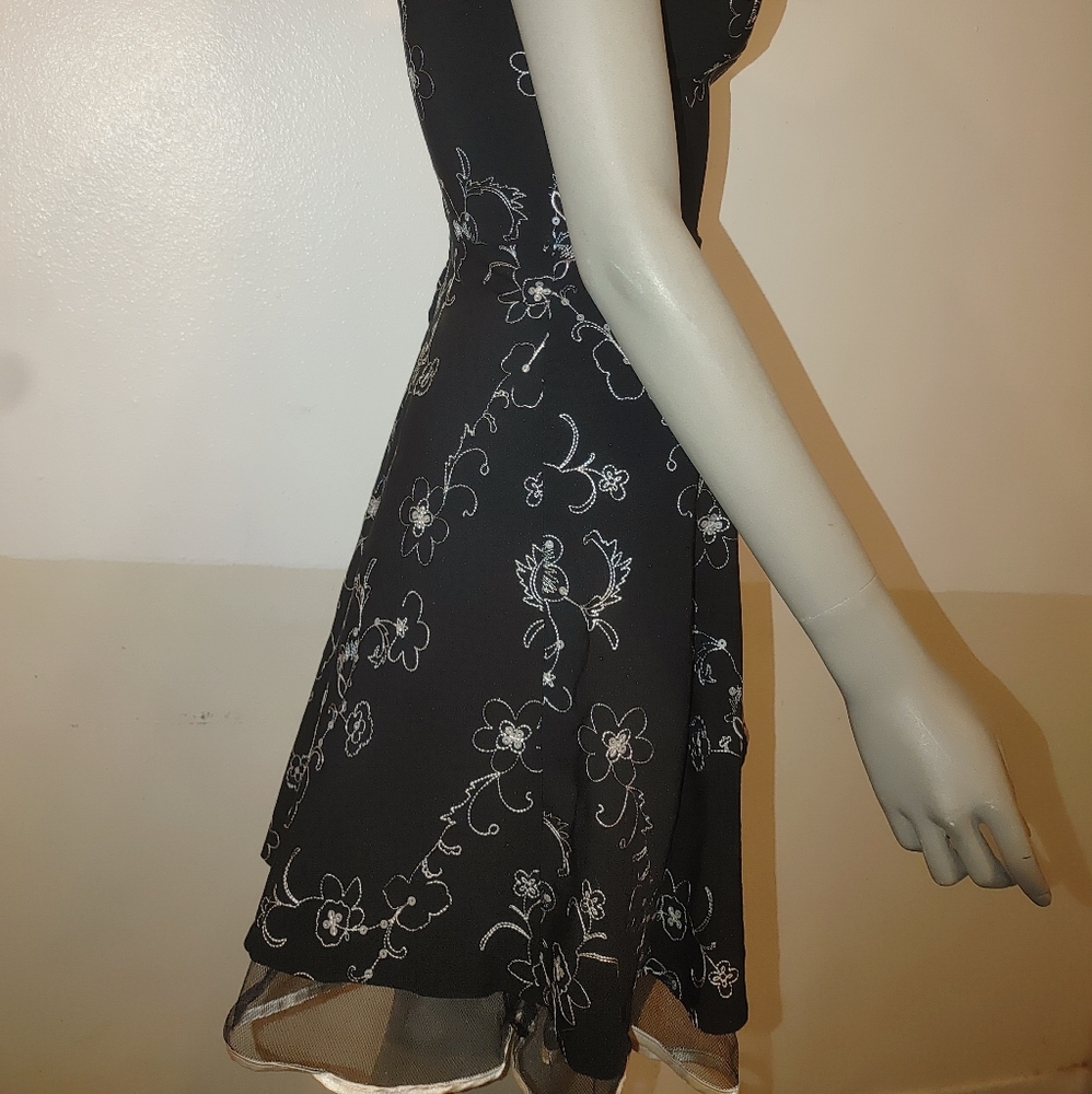 STEPPIN OUT FLORAL VINTAGE DRESS - Picture 12 of 15